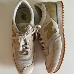 LIKE NEW NEw Balance rare gold/tan sneakers